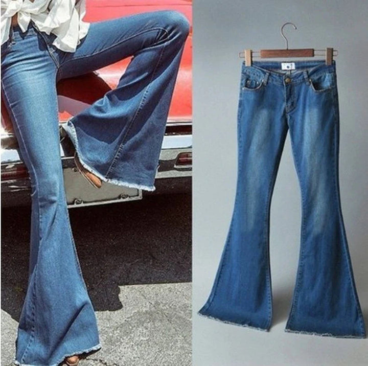 Eleganti jeans bootcut elasticizzati con una vestibilità ampia e di tendenza