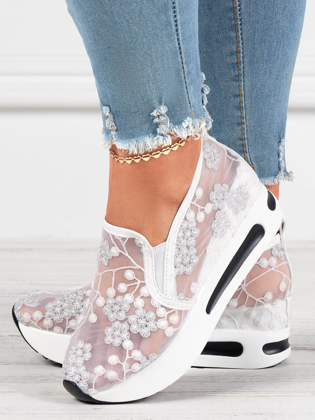 Eleganti scarpe da ginnastica slip-on da donna con rete delicata, eleganti ricami floreali e una comoda suola con plateau