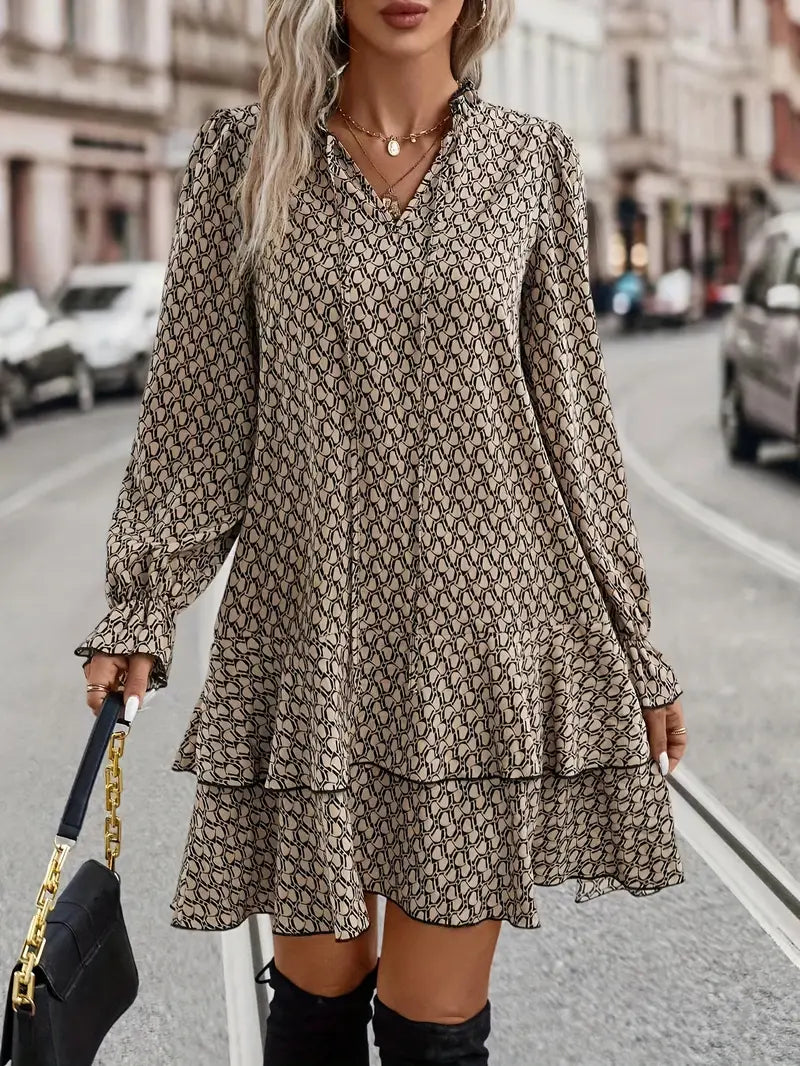 Accappatoio da donna unico nel suo genere con elegante scollo a balze - VCou, maniche lunghe, toppa alla moda e motivo di tendenza