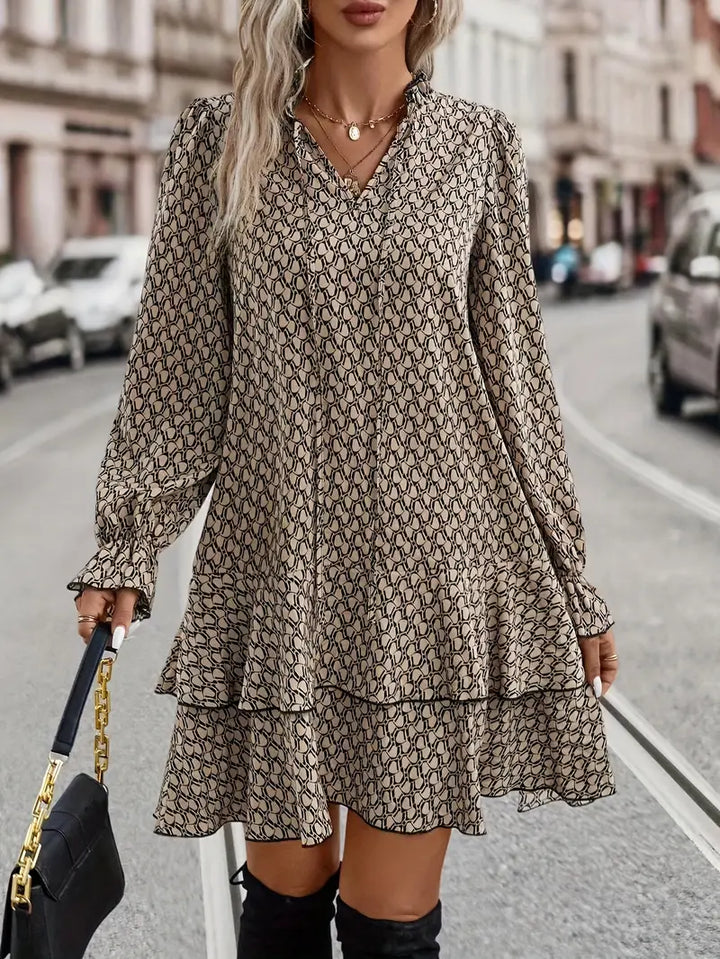 Accappatoio da donna unico nel suo genere con elegante scollo a balze - VCou, maniche lunghe, toppa alla moda e motivo di tendenza