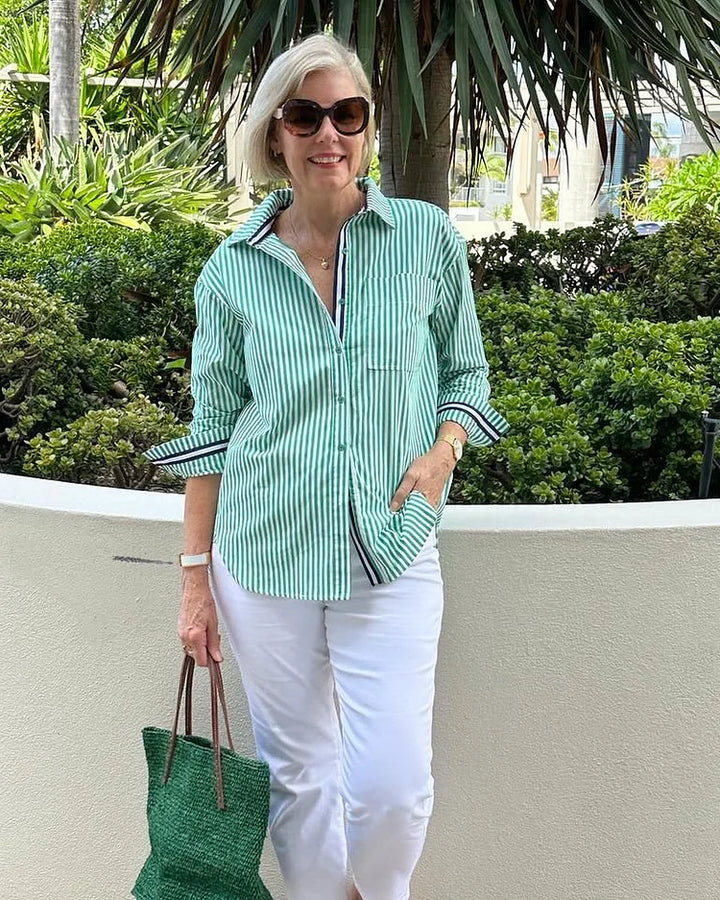 Elegante blusa da donna con bottoni e fondo svasato - In morbido cotone con maniche lunghe lucide per un look casual e alla moda