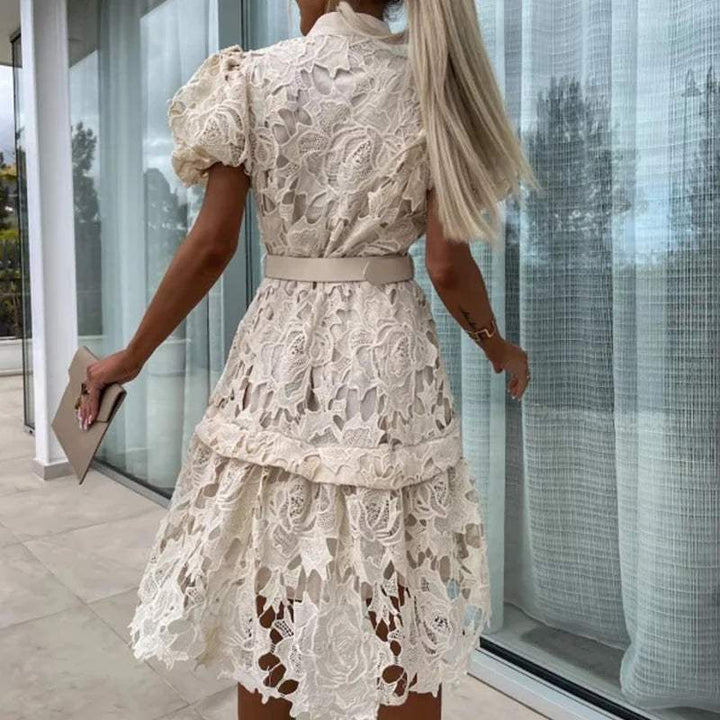 Elegante gilet riflettente da donna con polsino di lusso, tracolla decorativa, morbida pelliccia ed elegante tracolla lunga