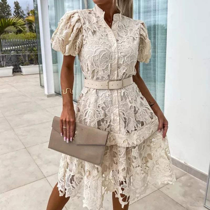 Elegante gilet riflettente da donna con polsino di lusso, tracolla decorativa, morbida pelliccia ed elegante tracolla lunga