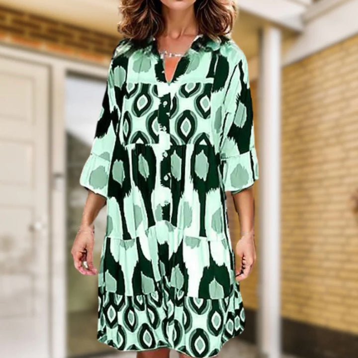 Elegante abito da donna con scollo a V e bottoni sul davanti - taglio casual con maniche di media lunghezza