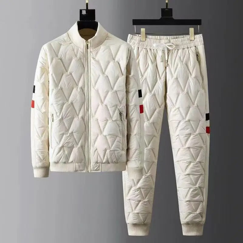 Elegante tuta trapuntata da uomo con bomber con cerniera e pantaloni affusolati - comodi polsini a costine e pratiche tasche con cerniera