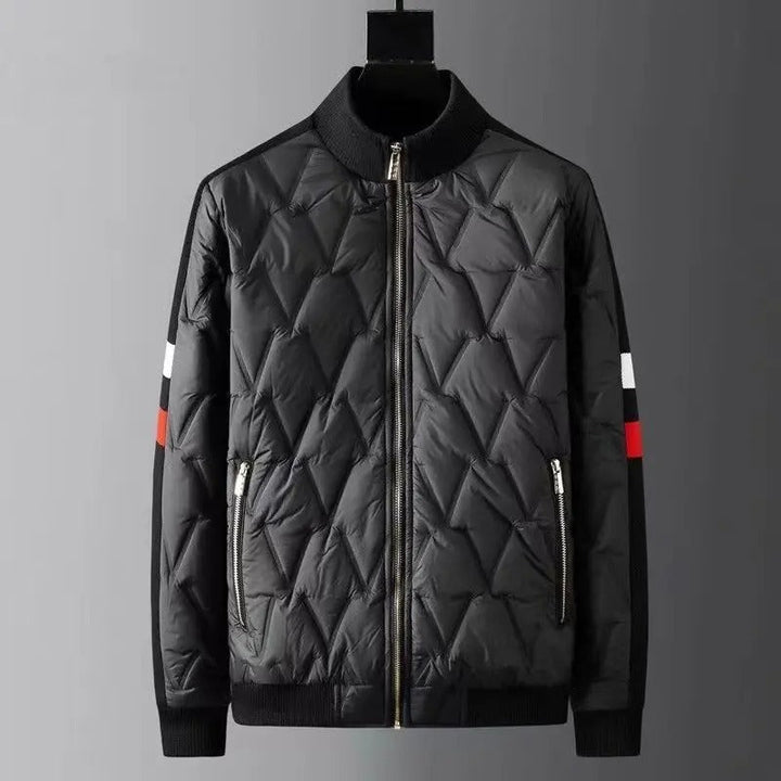 Elegante tuta trapuntata da uomo con bomber con cerniera e pantaloni affusolati - comodi polsini a costine e pratiche tasche con cerniera