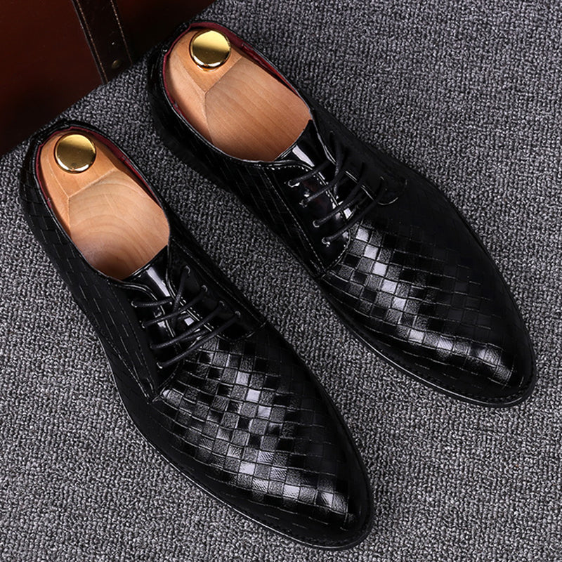 Eleganti scarpe da ginnastica stringate da uomo in mesh arioso per un look alla moda