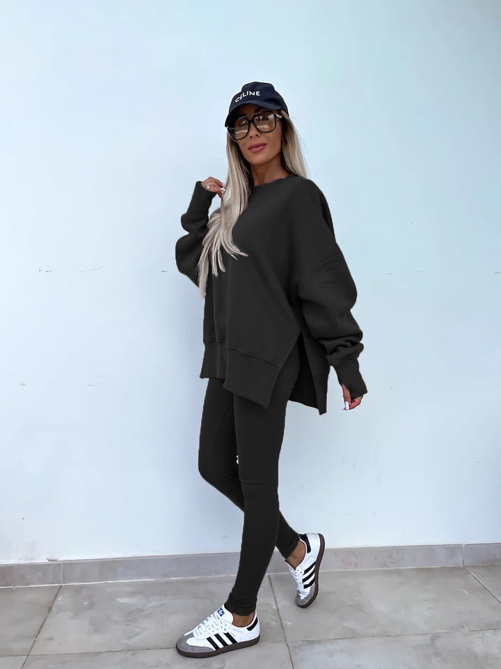 Comodo set lounge con felpa con cappuccio alla moda e pantaloni coordinati - perfetto per rilassarsi