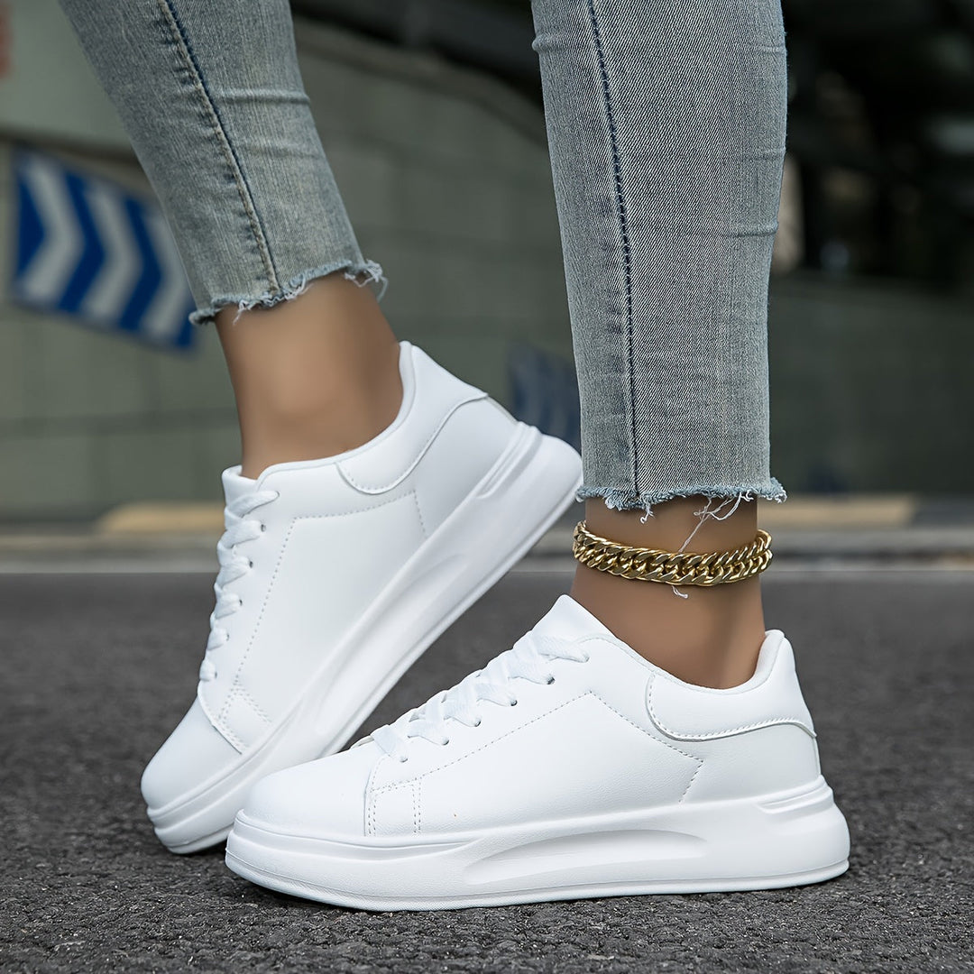 Scarpe da ginnastica femminili bianche in finto cuoio e confortevoli