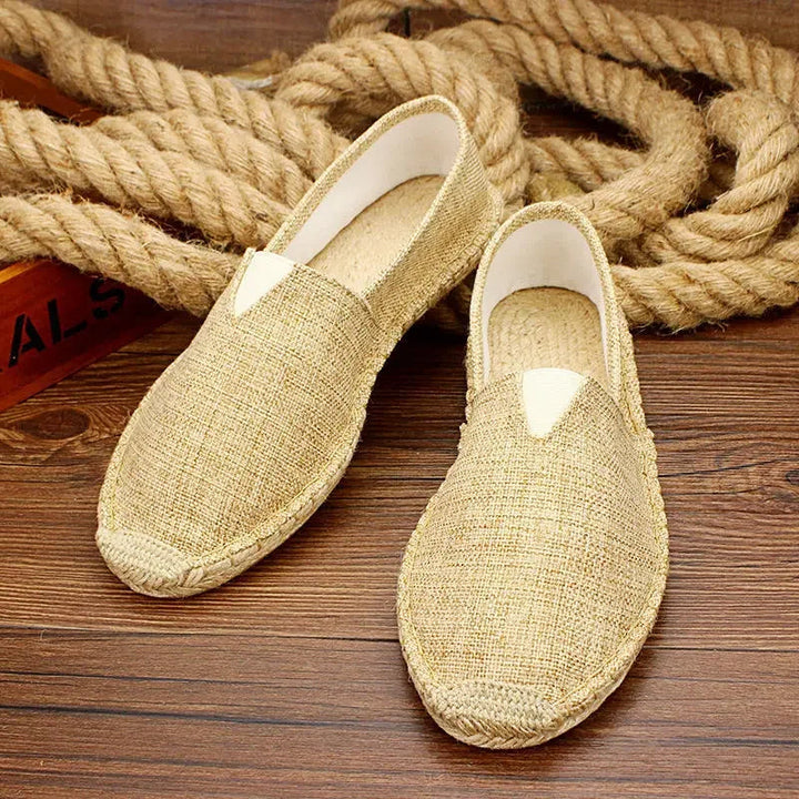 Scarpe moderne da uomo in tela slip-on con design traspirante e accenti graffiti