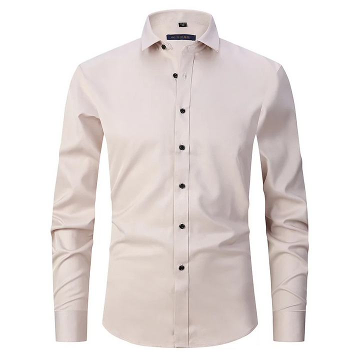 Camisa maschile slim fit di manga lunga con bottoni a contrasto per un look moderno ed elegante
