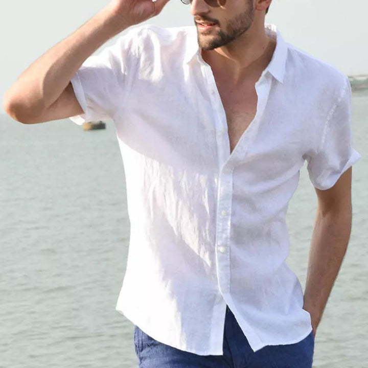 Camisa casual per uomo con design relajado, manico corto e cappuccio con bottone per un look moderno e moderno