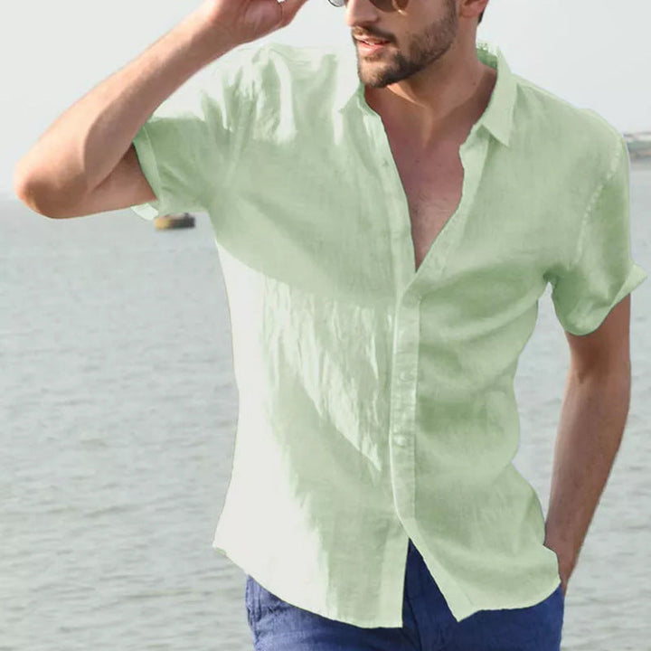 Camisa casual per uomo con design relajado, manico corto e cappuccio con bottone per un look moderno e moderno