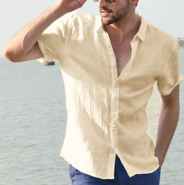 Camisa casual per uomo con design relajado, manico corto e cappuccio con bottone per un look moderno e moderno