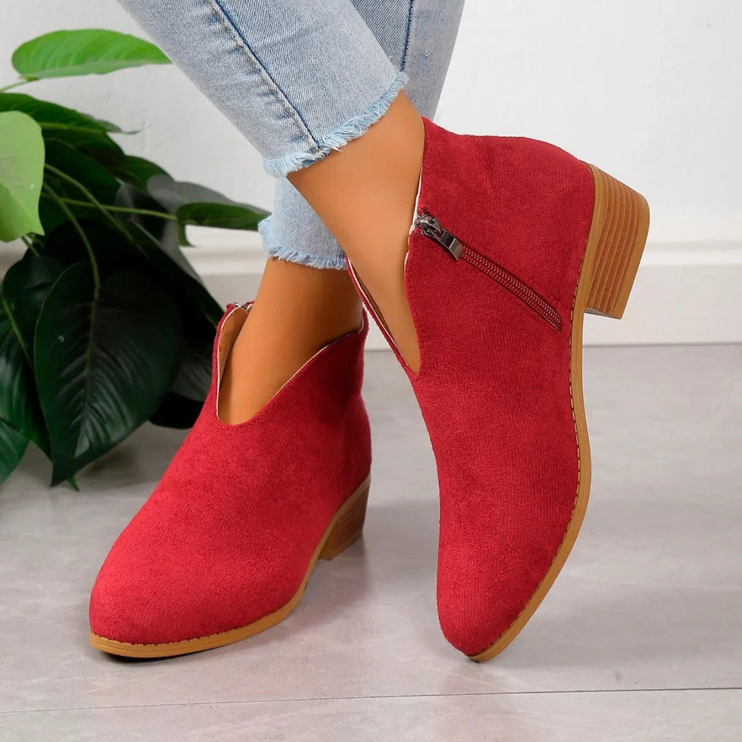 Eleganti stivali da donna in pelle scamosciata dal design classico