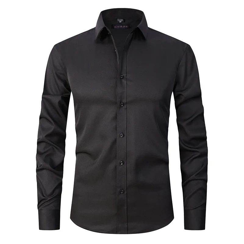 Camisa maschile slim fit di manga lunga con bottoni a contrasto per un look moderno ed elegante
