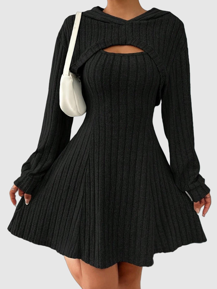 Elegante accappatoio da donna in bianco con pratico cappuccio