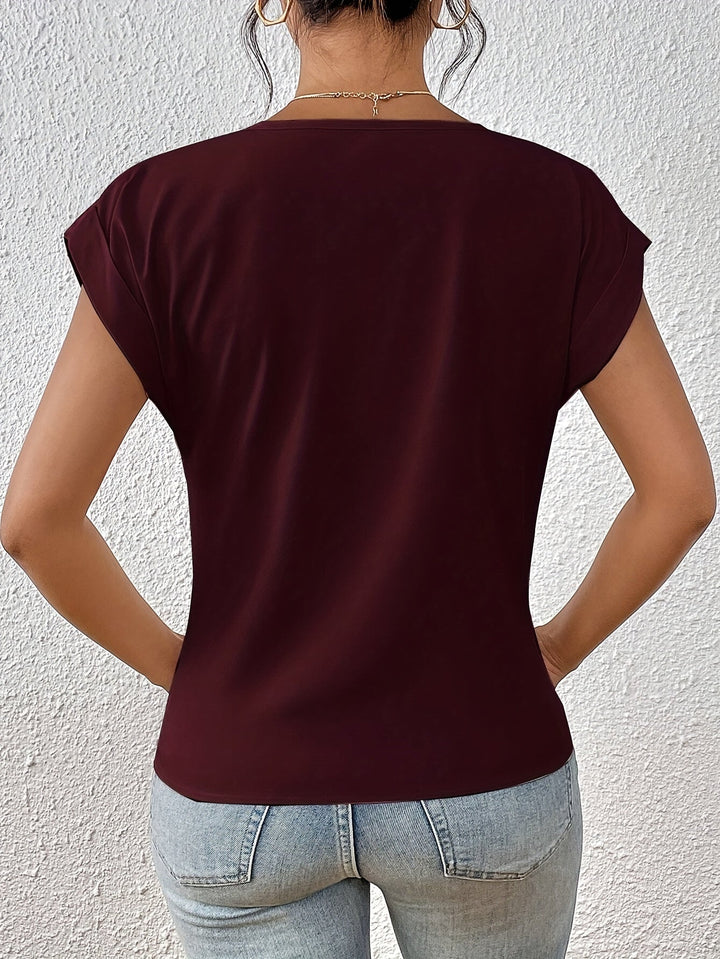 Elegante blusa da donna con scollo a V e sottile drappeggio sul davanti