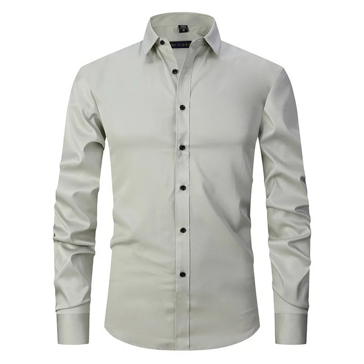 Elegante abito da uomo slim fit con lunghe frange e copertura in pelle per un compleanno elegante.