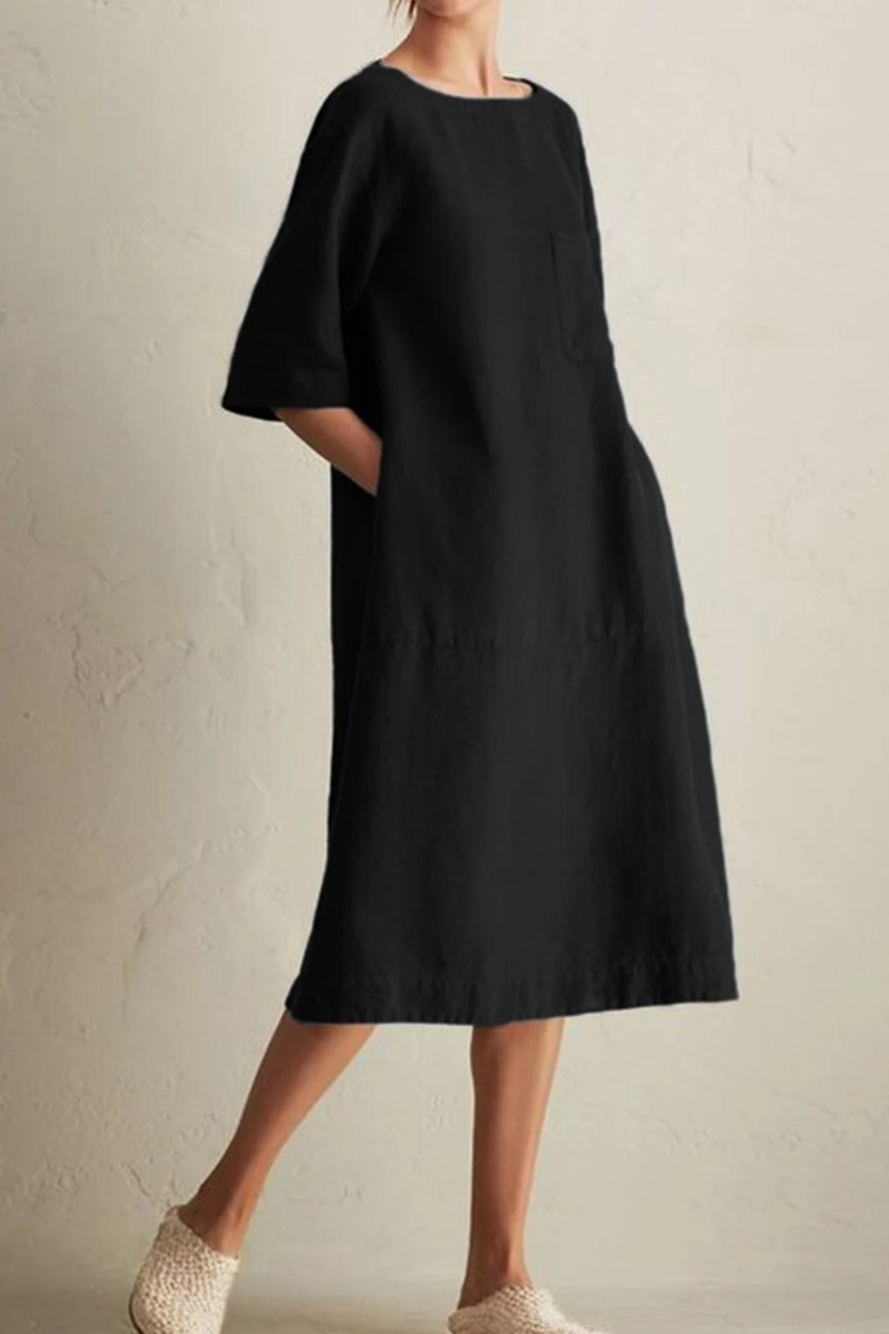 Confortevole accappatoio da donna in lino traspirante, con ampio colletto, maniche lunghe con polsini ed elegante scollatura rotonda.
