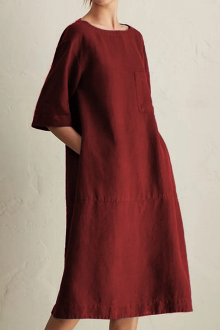 Confortevole accappatoio da donna in lino traspirante, con ampio colletto, maniche lunghe con polsini ed elegante scollatura rotonda.