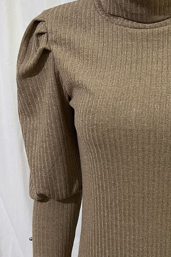 Top lunghi alla moda con colletto elegante per le donne