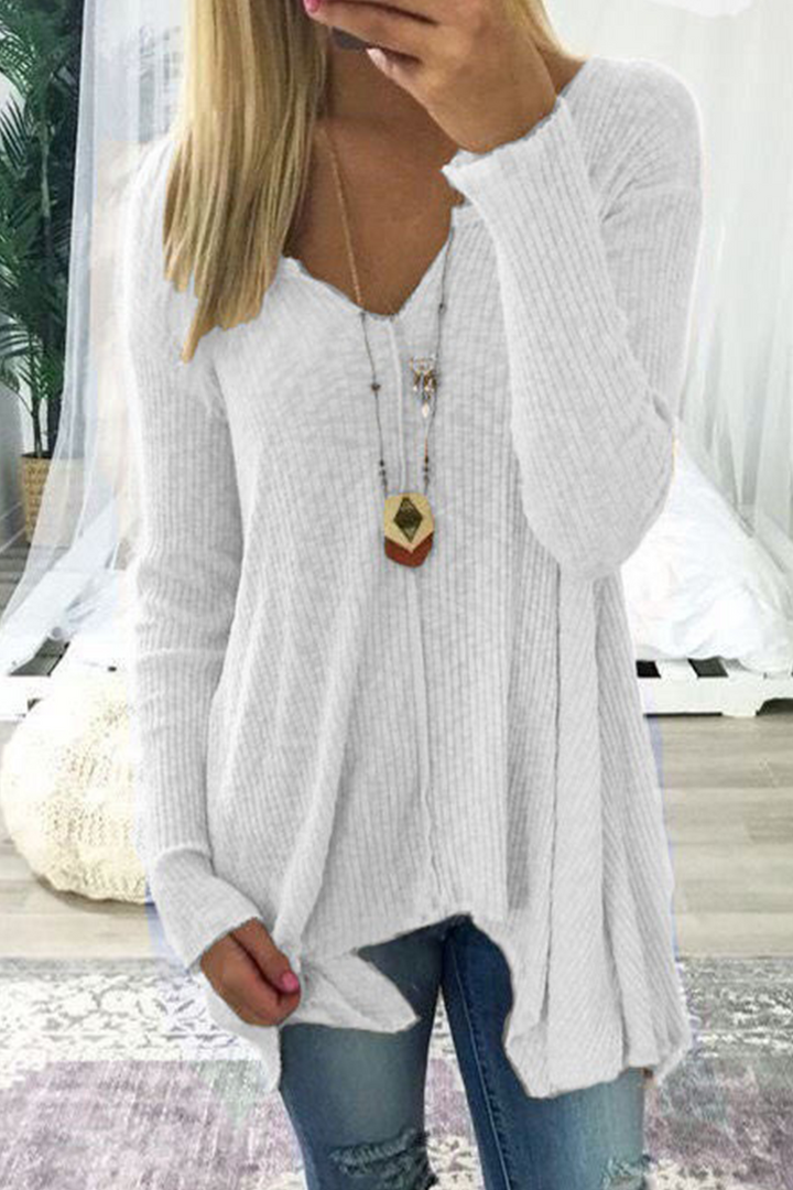 Elegante maglione da donna a maniche corte, con sorprendente scollatura a V ed eleganti polsini lunghi