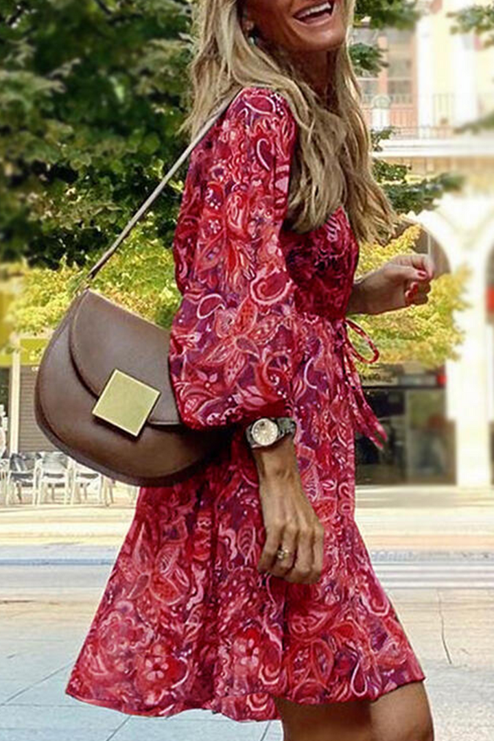 Elegante accappatoio da donna con scollatura a punta, motivo floreale e cachemire, che arriva a metà polpaccio con lussuosi polsini