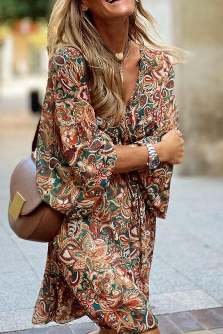 Elegante accappatoio da donna con scollatura a punta, motivo floreale e cachemire, che arriva a metà polpaccio con lussuosi polsini