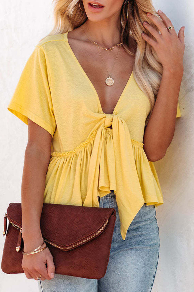 Elegante blusa da donna con profonda scollatura a cuore