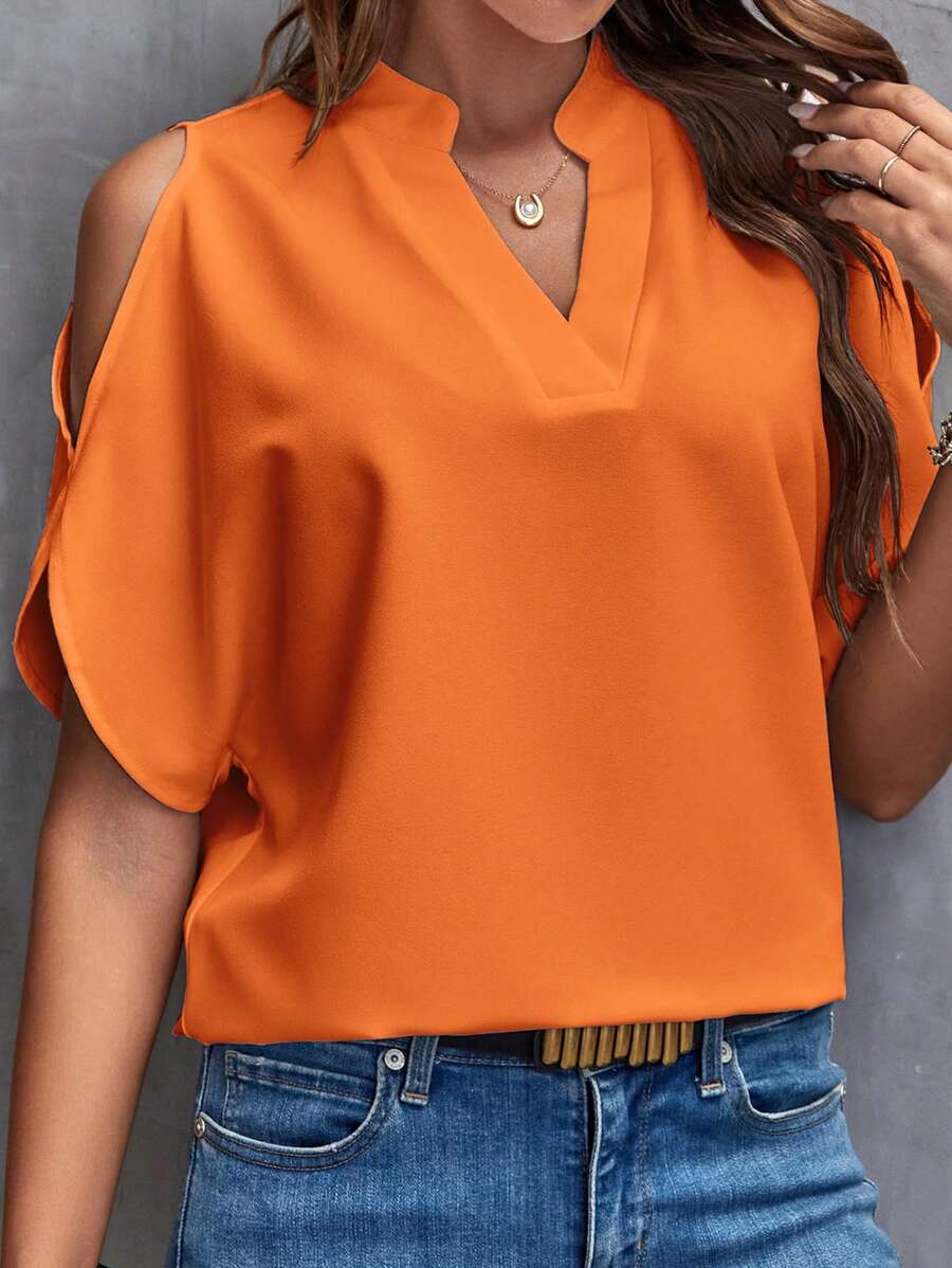 Elegante camicetta con scollo a V e maniche corte svasate alla moda