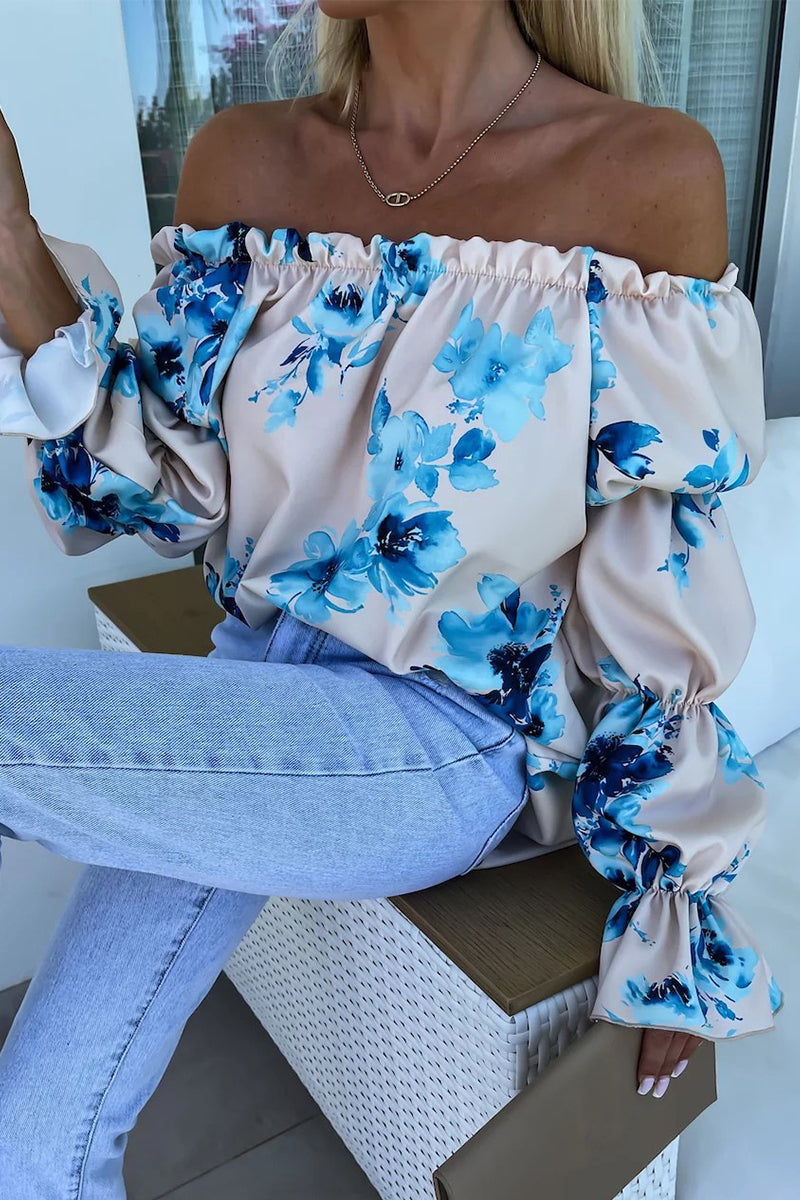 Camicetta da donna alla moda con romantico scollo svasato ed elegante scollatura ampia