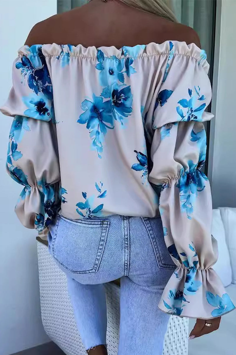 Camicetta da donna alla moda con romantico scollo svasato ed elegante scollatura ampia