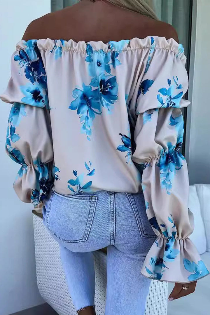 Camicetta da donna alla moda con romantico scollo svasato ed elegante scollatura ampia