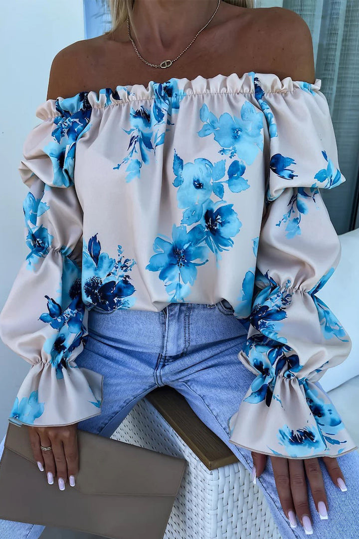 Camicetta da donna alla moda con romantico scollo svasato ed elegante scollatura ampia