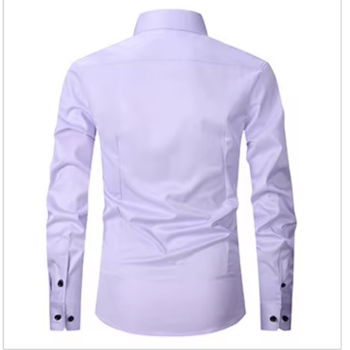 Camisa maschile slim fit di manga lunga con bottoni a contrasto per un look moderno ed elegante