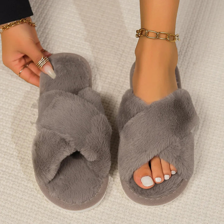 Esclusive pantofole da donna extra calde e morbide, perfette per le giornate di relax a casa.