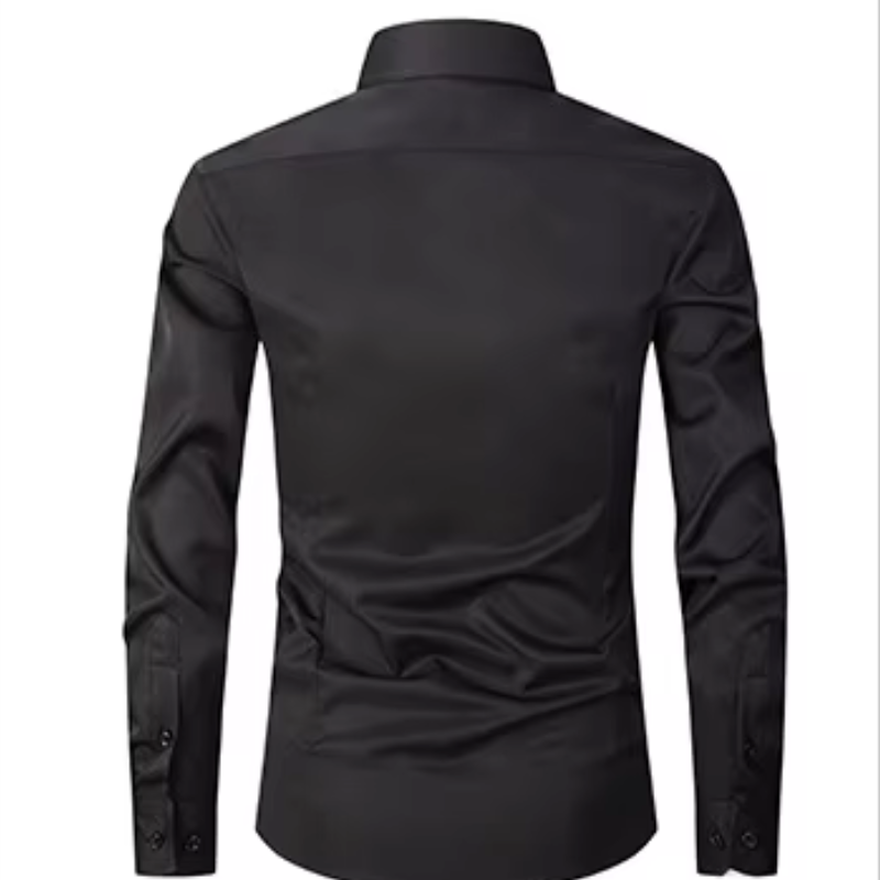 Camisa maschile slim fit di manga lunga con bottoni a contrasto per un look moderno ed elegante