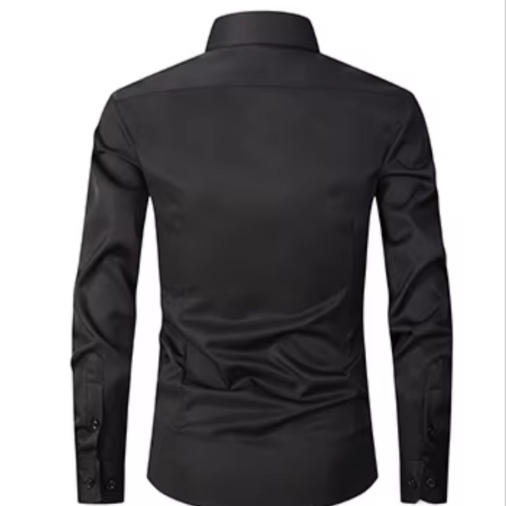 Camisa maschile slim fit di manga lunga con bottoni a contrasto per un look moderno ed elegante