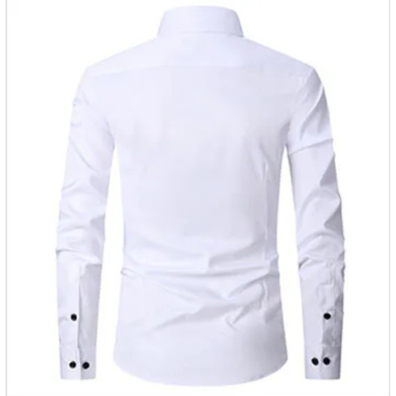 Elegante abito da uomo slim fit con lunghe frange e copertura in pelle per un compleanno elegante.