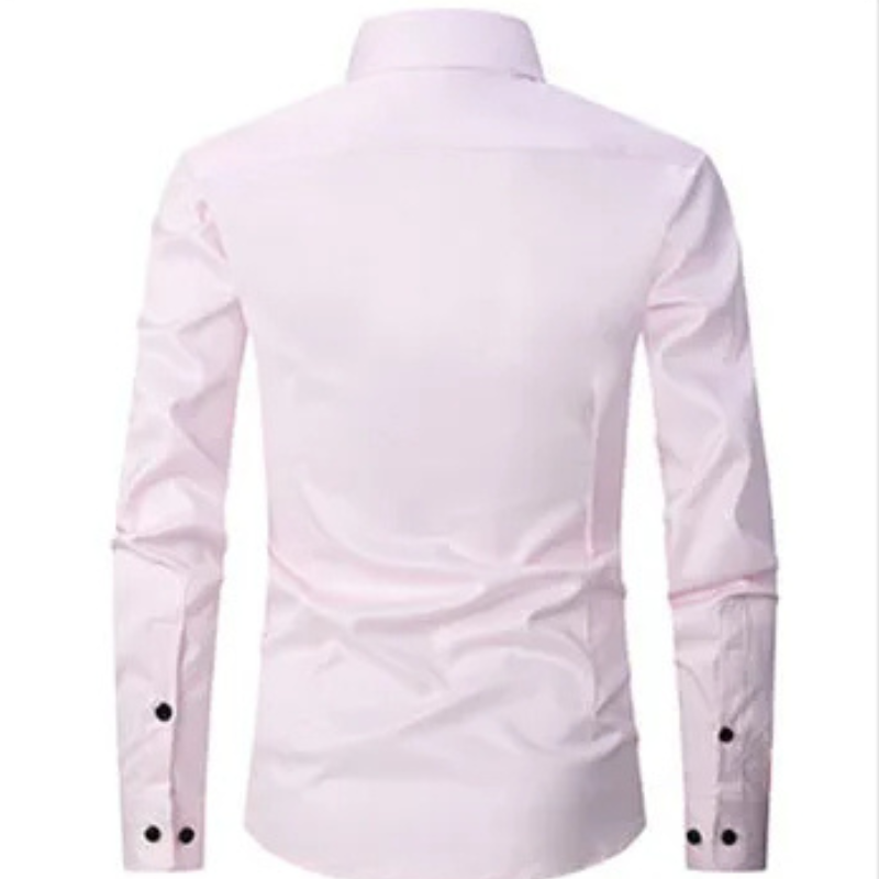 Elegante abito da uomo slim fit con lunghe frange e copertura in pelle per un compleanno elegante.
