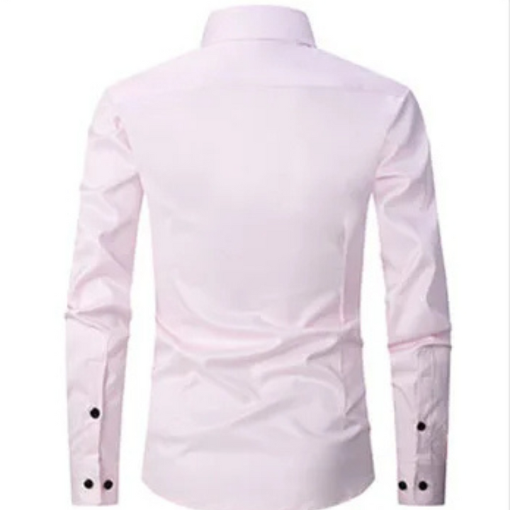 Elegante abito da uomo slim fit con lunghe frange e copertura in pelle per un compleanno elegante.