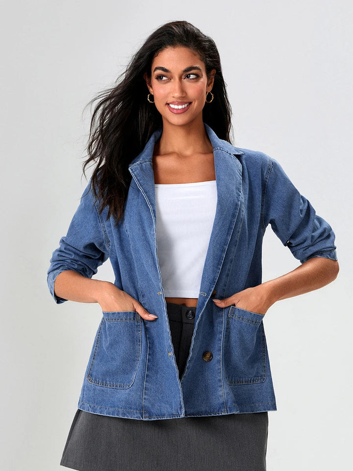 UrbanEdge - Una giacca in denim versatile e alla moda, con un taglio classico e uno stile elegante