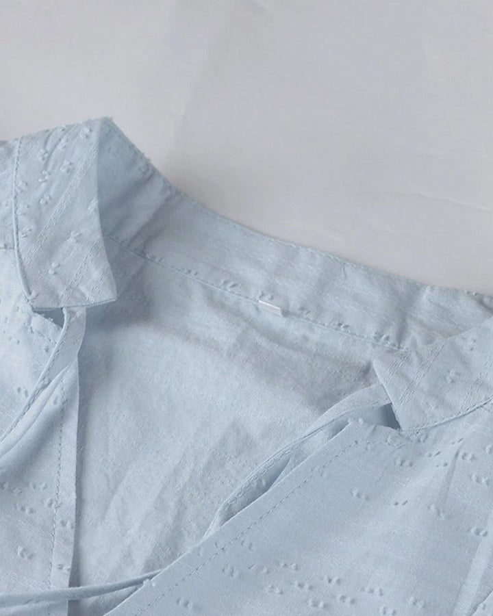 Elegante accappatoio da donna con maniche lunghe e scollatura femminile a punta