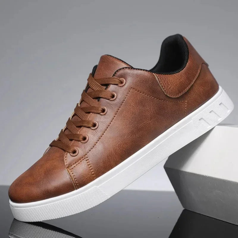 Scarpe da uomo alla moda con una suola spessa di grande effetto, per un grande stile.
