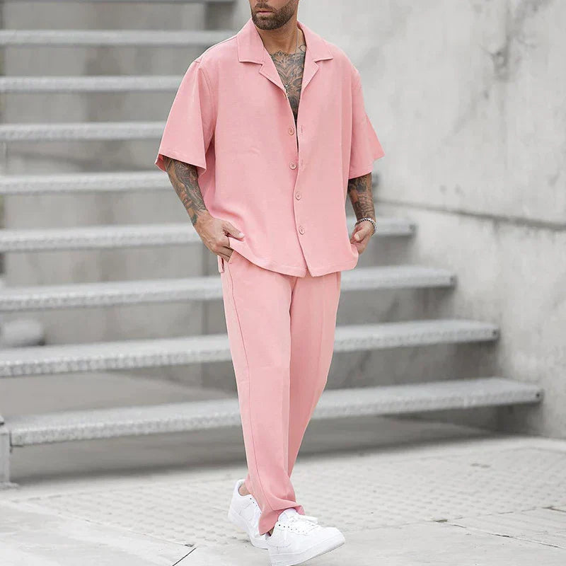 Set da uomo con maglietta ampia e pantaloni eleganti - comfort e stile in un unico prodotto