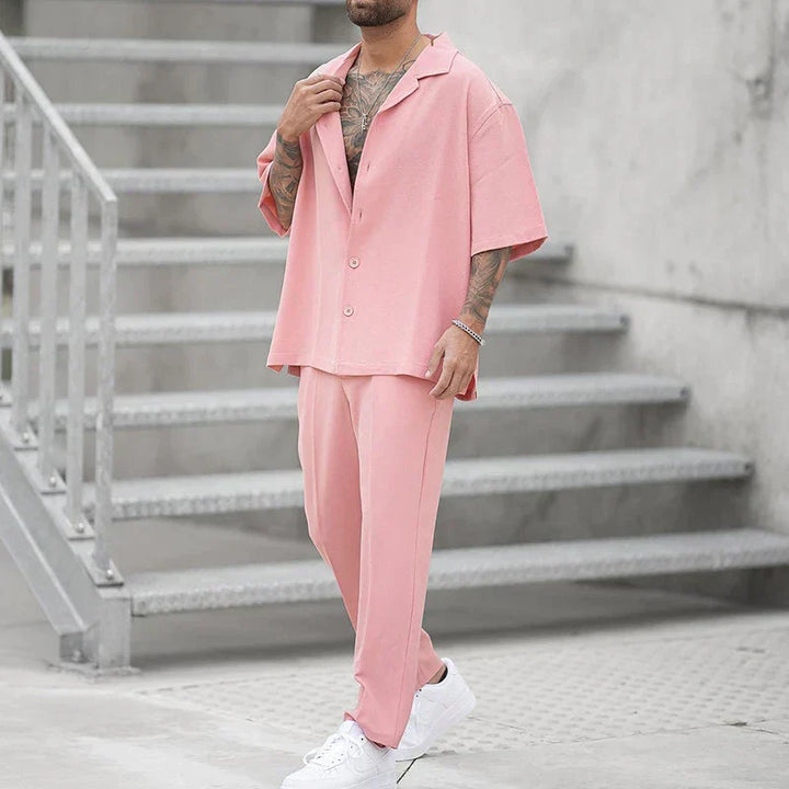Set da uomo con maglietta ampia e pantaloni eleganti - comfort e stile in un unico prodotto