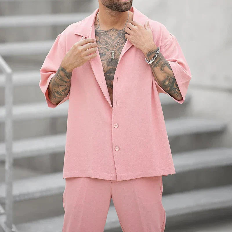 Set da uomo con maglietta ampia e pantaloni eleganti - comfort e stile in un unico prodotto