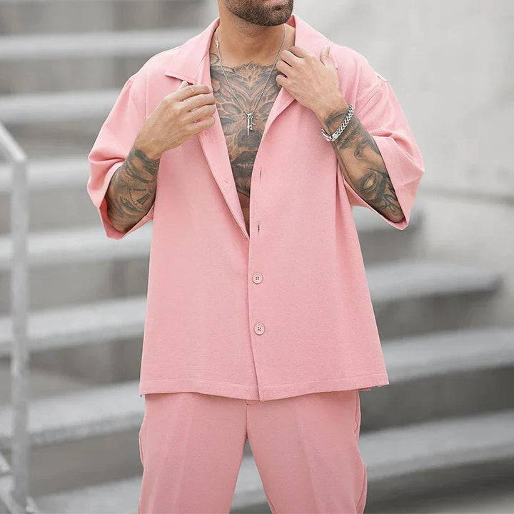 Set da uomo con maglietta ampia e pantaloni eleganti - comfort e stile in un unico prodotto