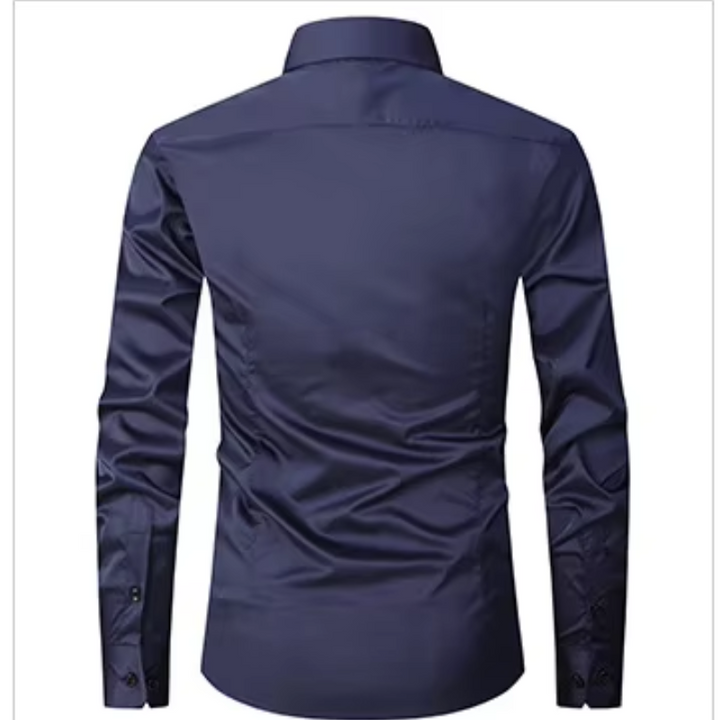 Camisa maschile slim fit di manga lunga con bottoni a contrasto per un look moderno ed elegante